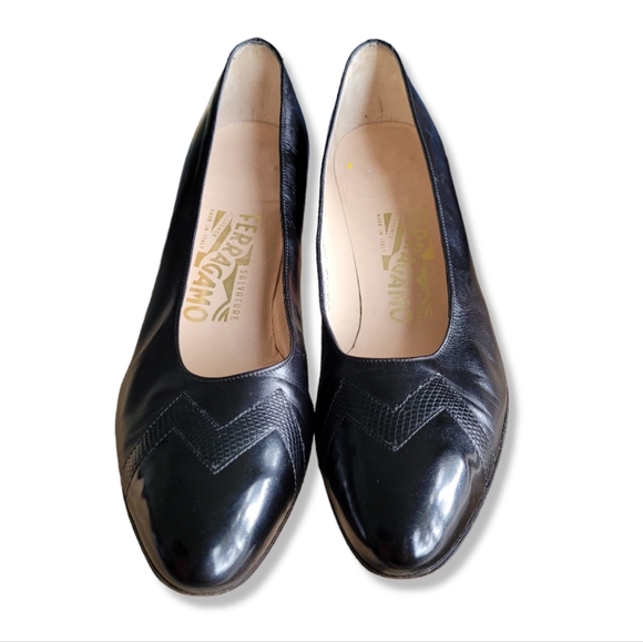 Salvatore Ferragamo Black Leather Embossed Chevron Vintage Pumps, 6 - Picture 7 of 10